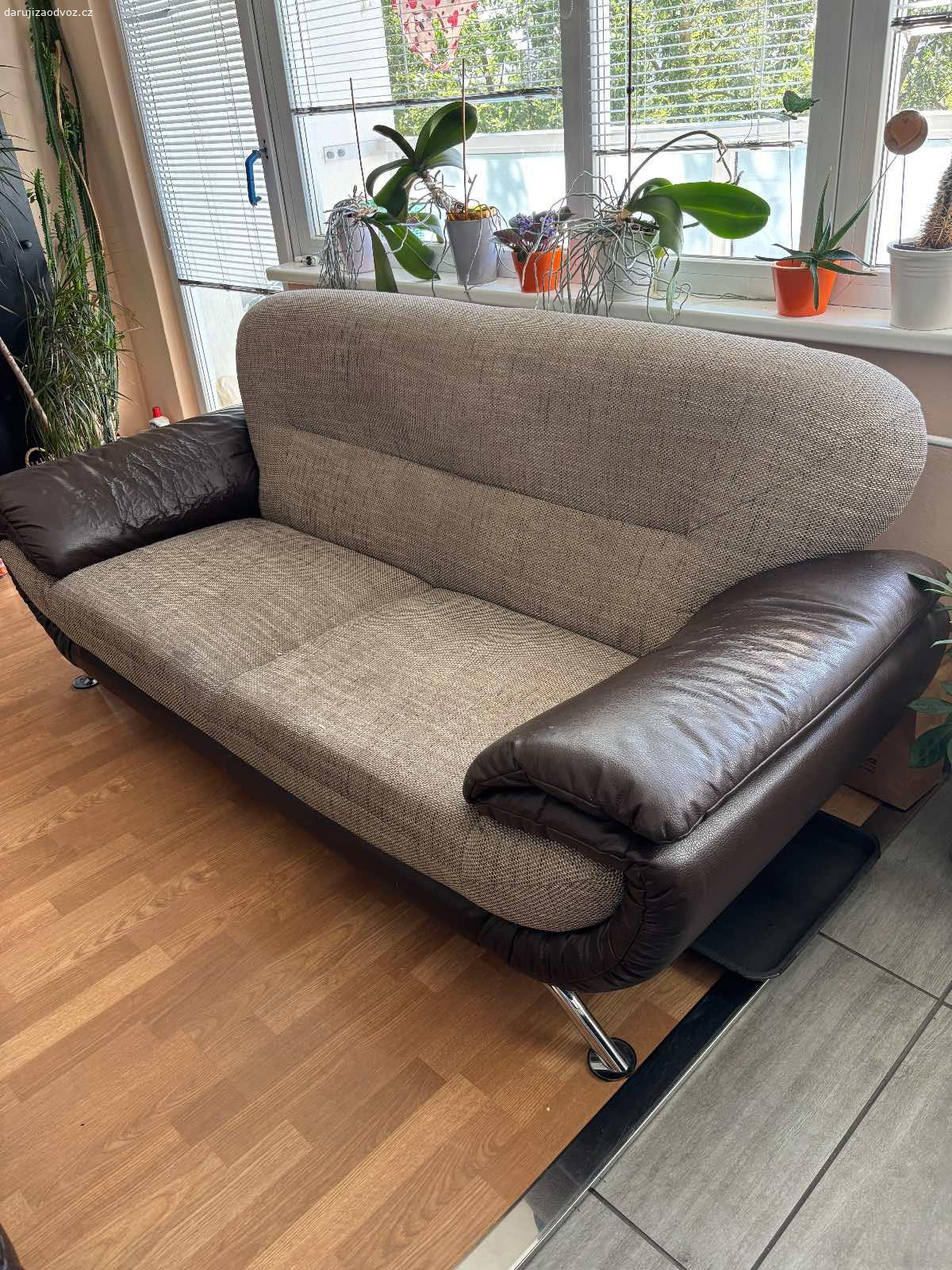 Sedací souprava. Daruji sedací soupravu, tři díly, křeslo, dvojkřeslo  a  pohovka.
