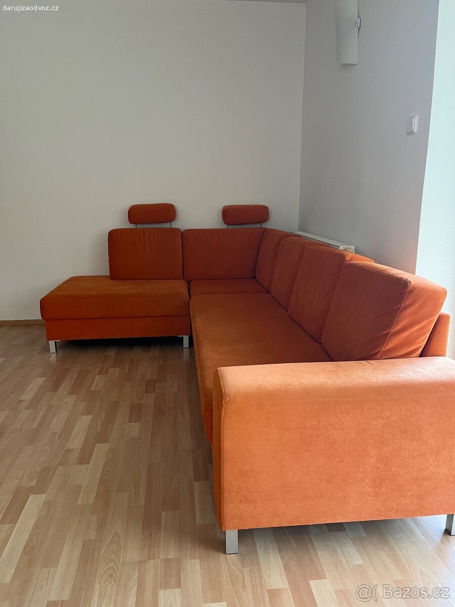 Sedačka 290 x 180 cm za odvoz. Dobrý den,

Nabízím za demontáž a odvoz sedačku délka 290 cm x délka 180 cm x výška 42 cm. Oranžová látka Carabu. Použitá, občas flek, který nelze vyčistit, viz foto.
Sedačka NENÍ rozkládací, ale lze odložit opěrky a vytvořit tak pohodlné spaní dostatečné šířky pro max dvě osoby do L.