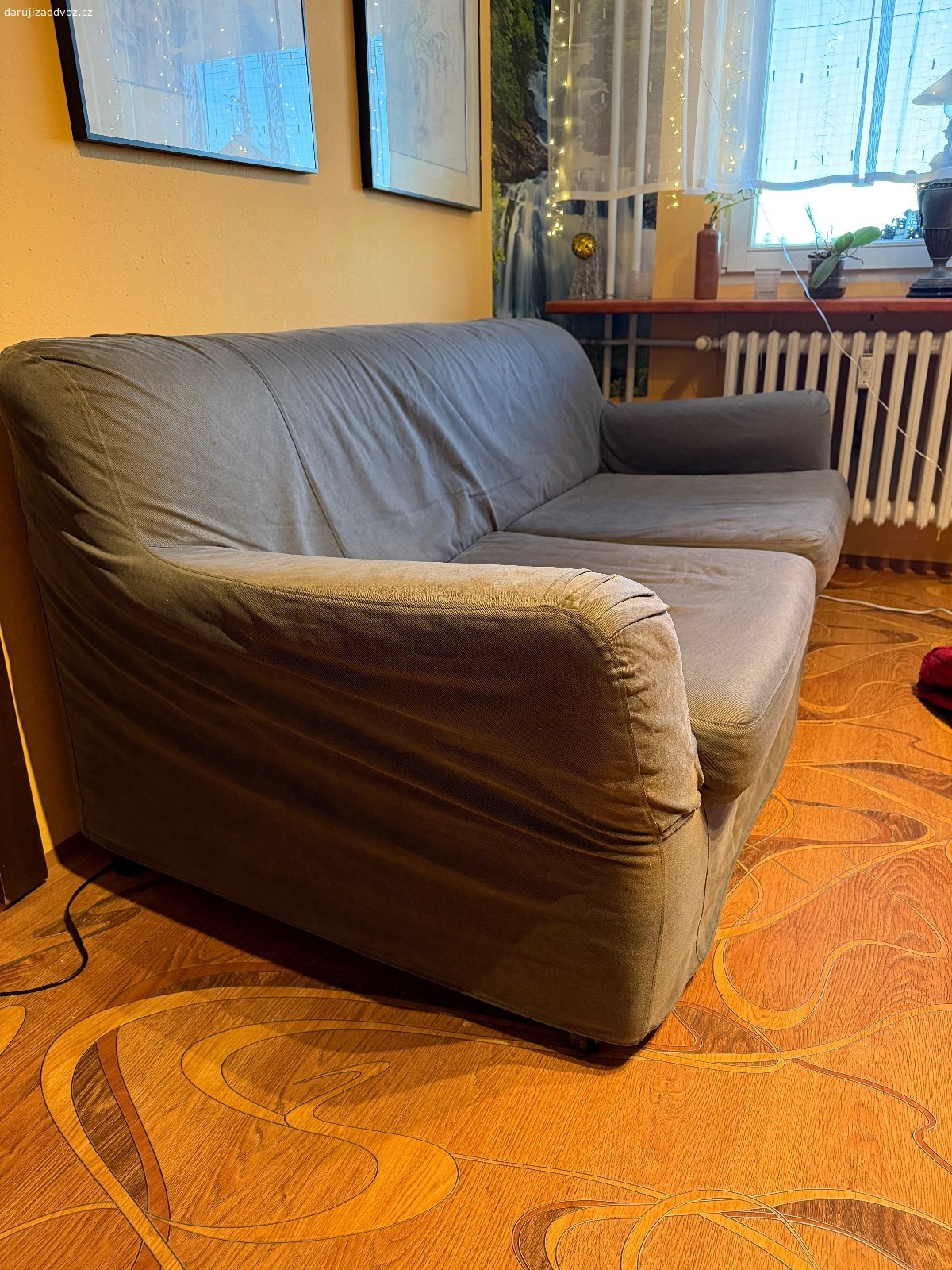 REZERVACE Sedacka Ikea rozkládací. Používaná, potah se da vyprat. Rozměry viz fotografie . K vyzvednutí na Praze 6 . 5.patro s velkým výtahem. Preferuji sms, ozvu se zpátky. Děkuji