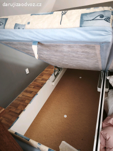 sedačka, komoda, rohový stůl, postel