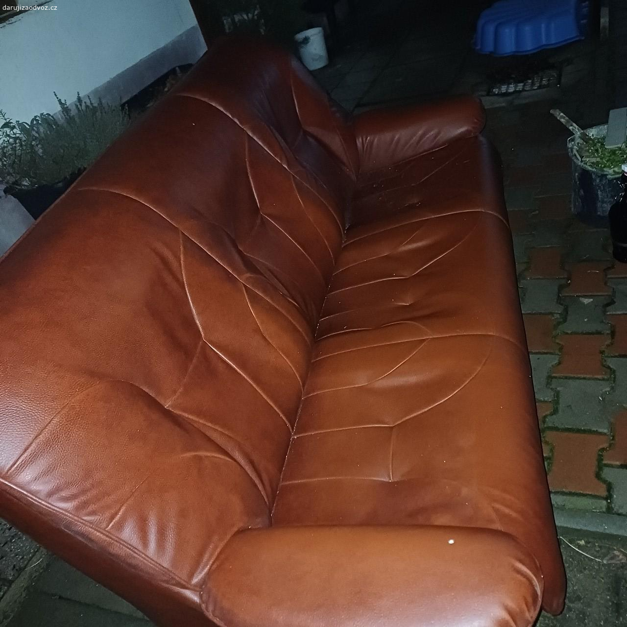 sedačka koženka. zachovalá trojsedak