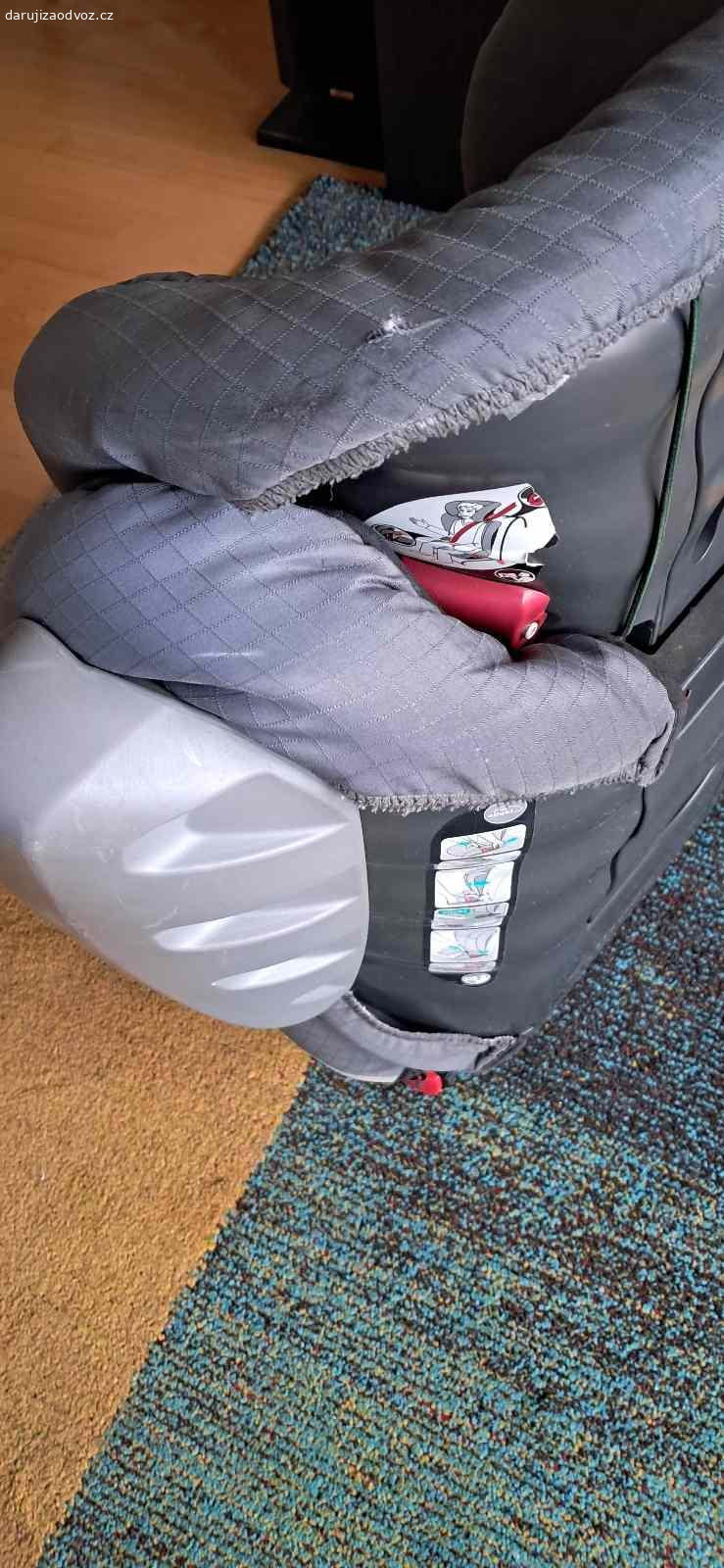 sedačka Römer 15-36 kg. Daruji za odvoz dětskou autosedačku
Römer Kidfix SL SICT, 15-36 kg, ISOFIX
funkční, nebouraná 
pratelné potahy, na vršku drobná oděrka viz foto