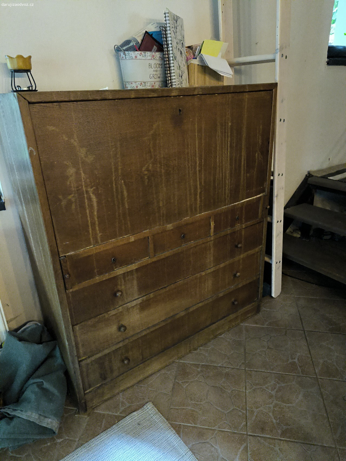 SEKRETÁŘ retro skříň. k renovaci