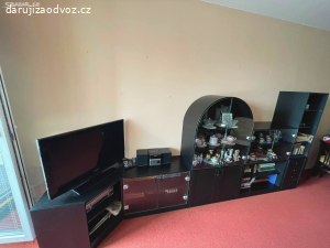 Sestava černých skříní a skříněk