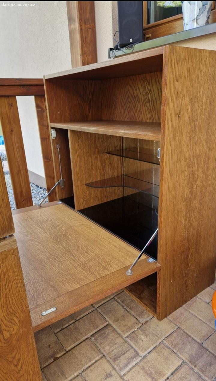 Sestava nábytku s barem. popis viz poslední foto.