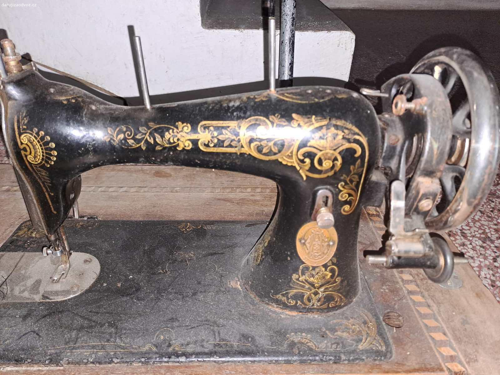 Šicí stroj Singer. Daruji šicí stroj Singer, nefunkční, možno použít jako dekoraci.