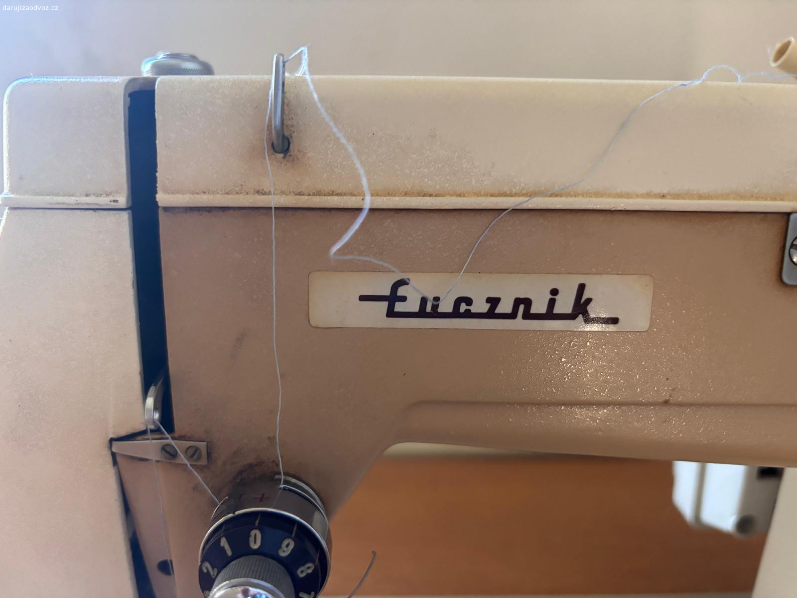 Daruji šicí stroj. Nabízím z pozůstalosti šicí stroj značky Lucznik.Nálezový stav. nutný vlastní odvoz.