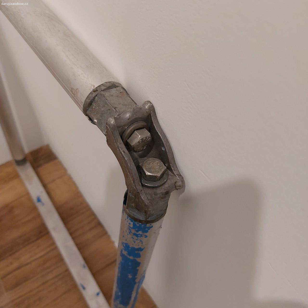 Sítotiskový rám Newman. Originální použitelný rám pro sítotisk cca 65x58cm. Hořká čokoláda potěší ale nemusí být.