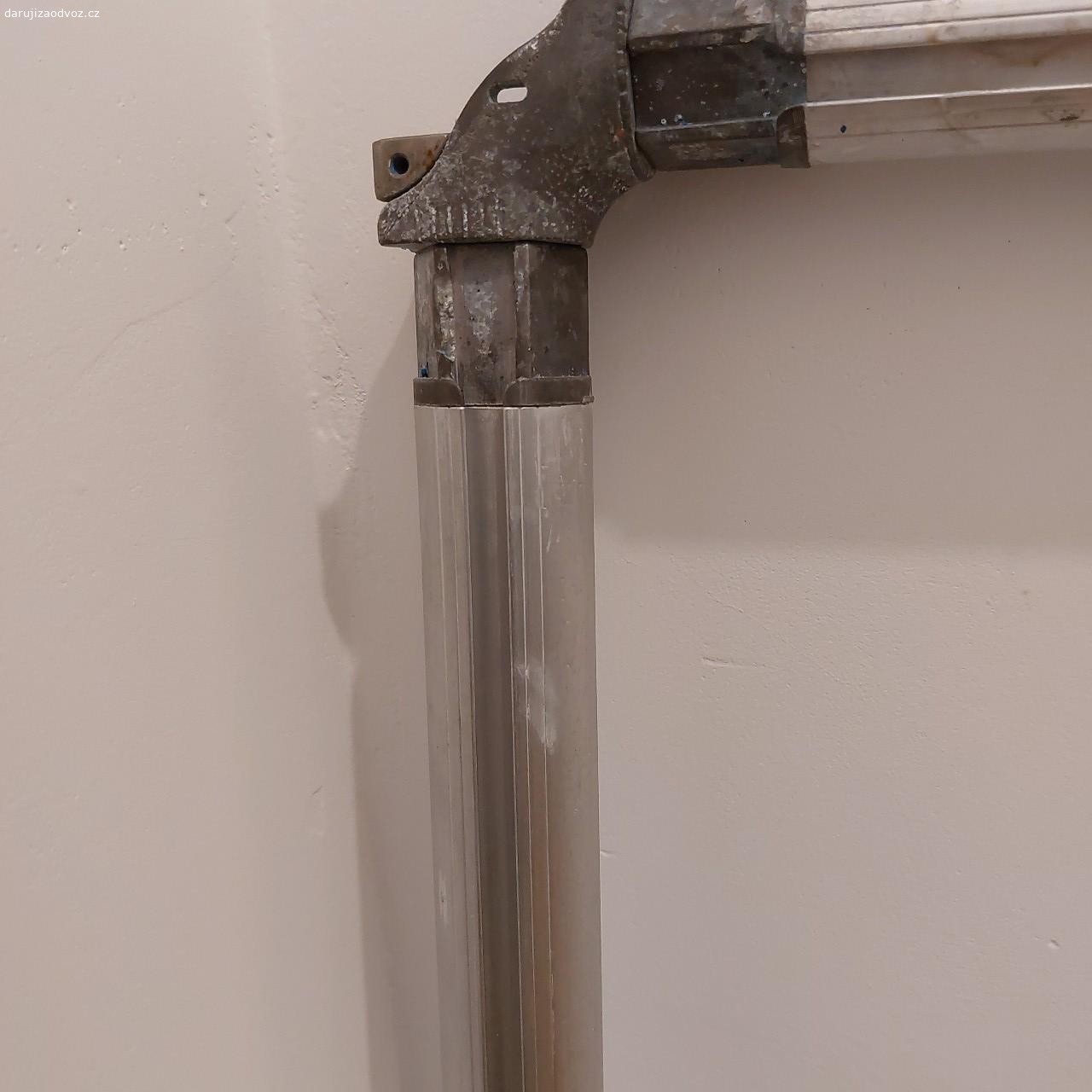 Sítotiskový rám Newman. Originální použitelný rám pro sítotisk cca 65x58cm. Hořká čokoláda potěší ale nemusí být.