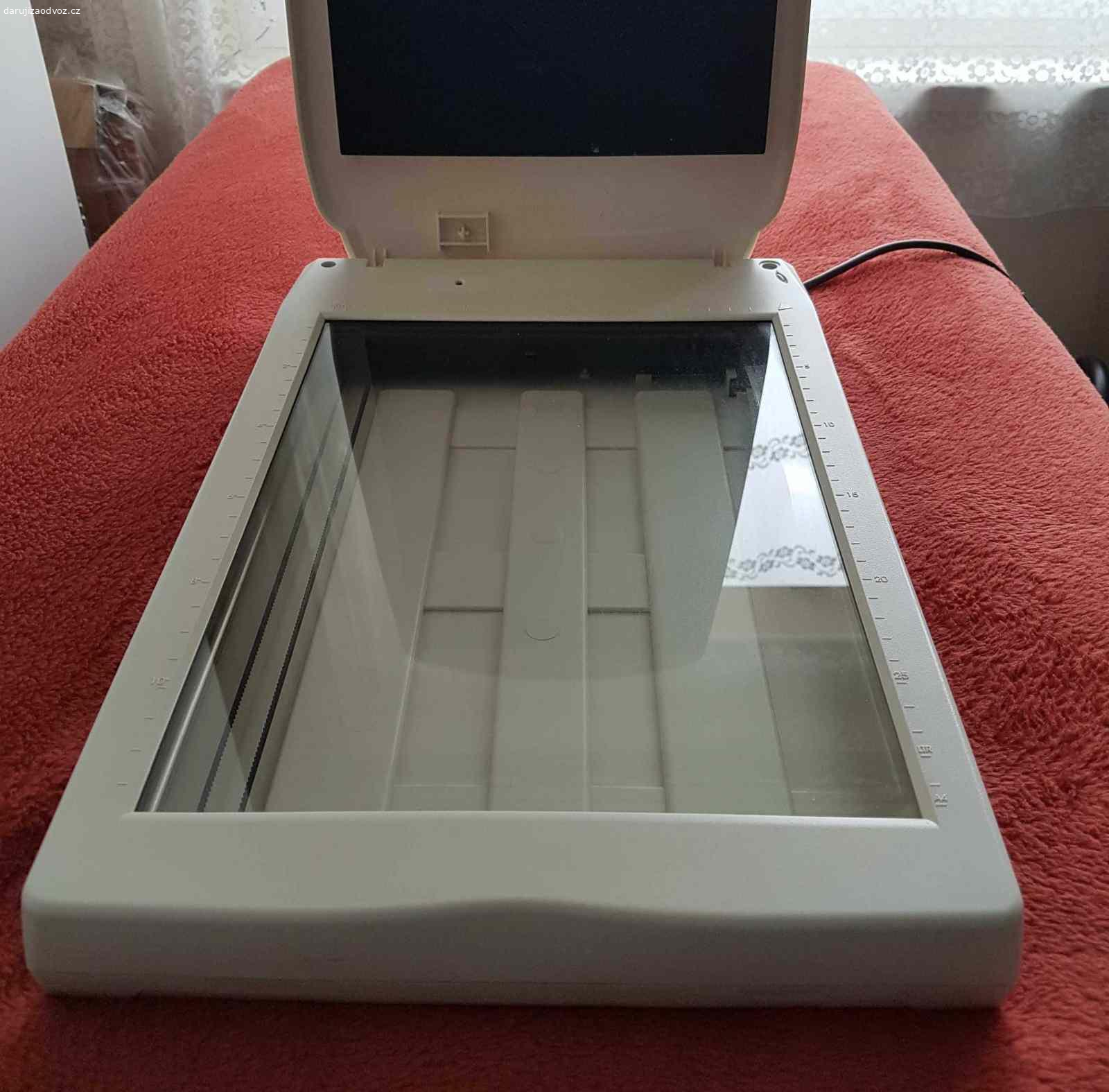 Skener / Scanner MUSTEK 1200 UB Plus. Daruju funkcni skener / scanner, starsi model. 

Pridam instalacni CD. Uzitecne tipy k instalaci - viz text na obrazku. 

Neposilam, jen osobni odber v Praze 17 (Repy) po predchozi dohode. Prosim napiste hned, kdy byste se mohli stavet na prevzeti, dekuju.

>>> Dokud inzerat vidite (a neni poznamka 