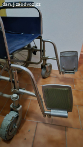 Skládací invalidní vozík za odvoz