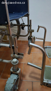 Skládací invalidní vozík za odvoz