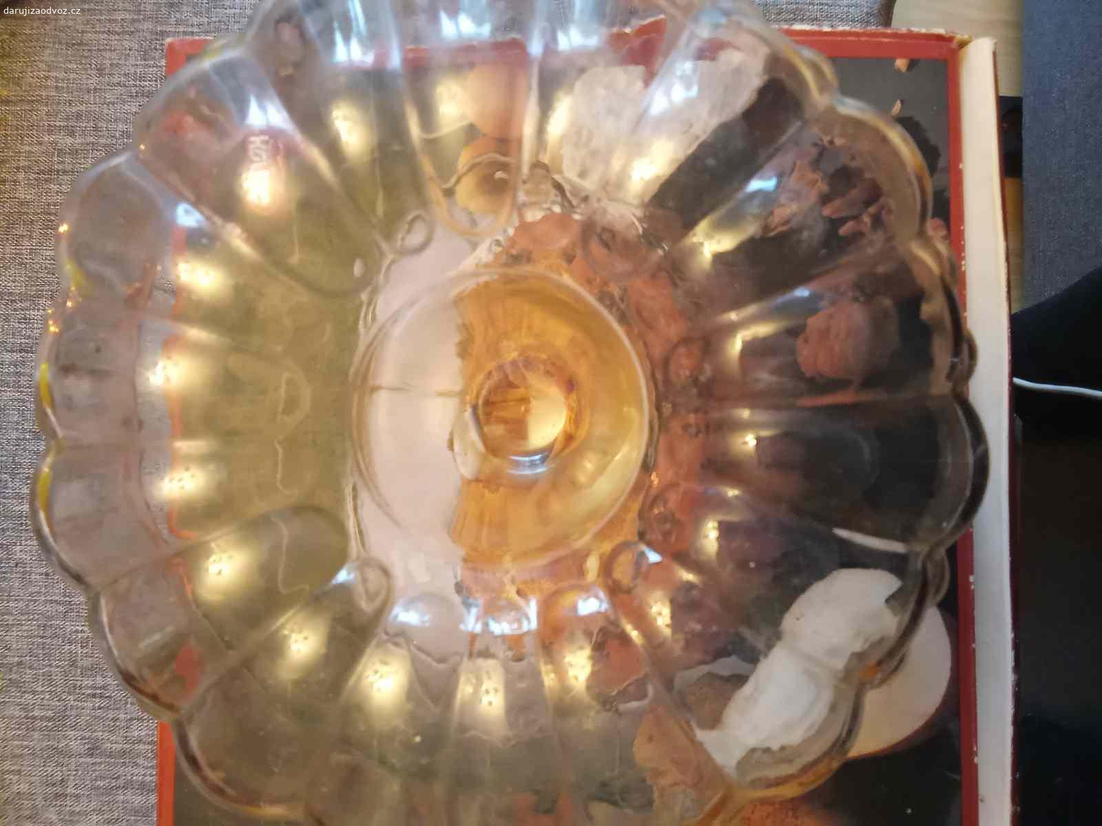 Skleněná forma na bábovku. Skleněná forma na bábovku Simax, ještě v původním obalu. Top stav. Vyměním za vonnou svíčku.