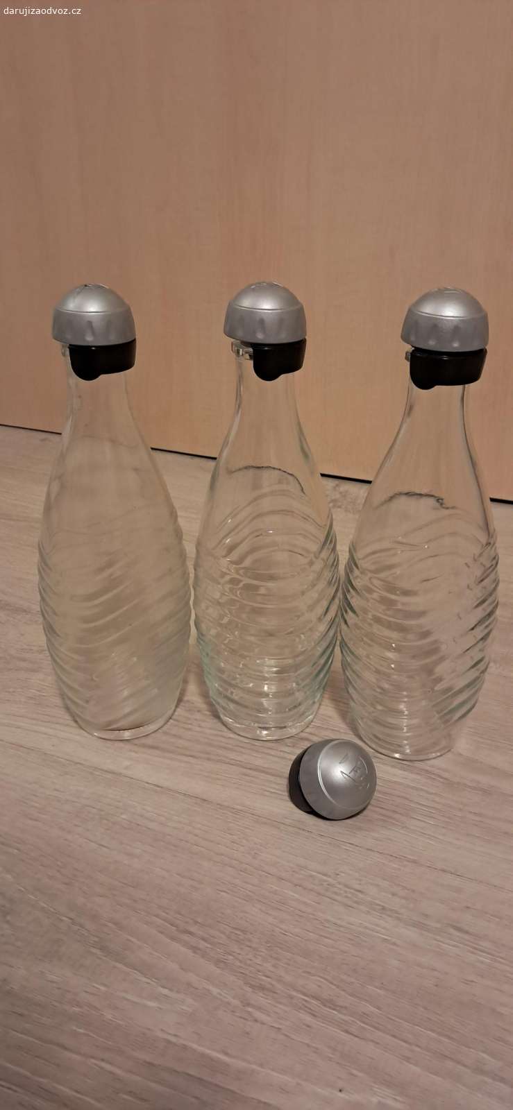 ZAMLUVENO - Skleněné lahve pro Sodastream. 3 kusy plus jedno víčko