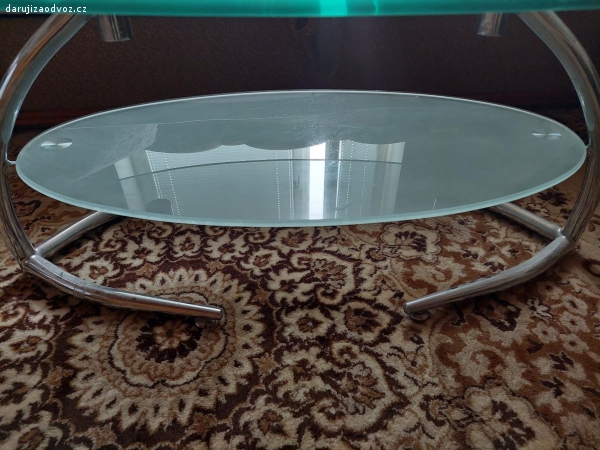 Skleněný konferenční stolek. Daruji za odvoz skleněný konferenční stolek, oválný, šířka skla 12 mm.