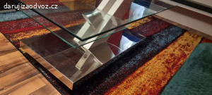 skleněný konferenční stolek
