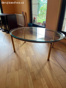 Skleněný oválný stolek