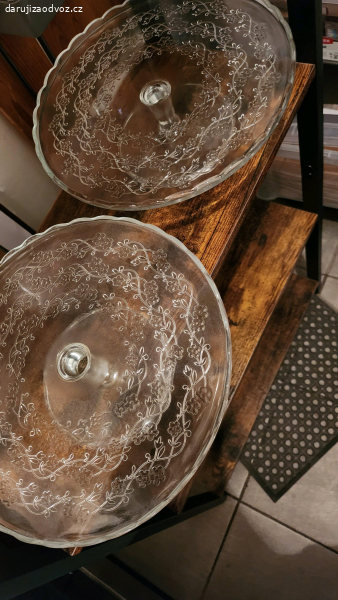 skleněný podnos