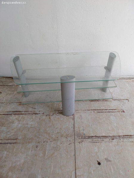 Daruji skleněný stolek. Nepoškozený, ale zaprášený.