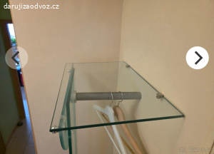 Skleněný věšák