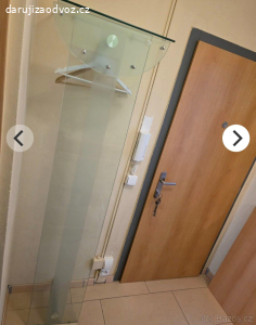 Skleněný věšák