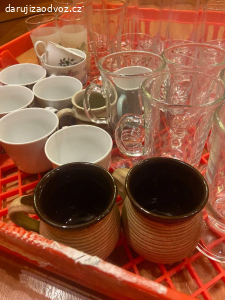 Sklenice a hrnky
