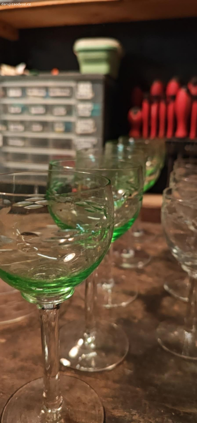 sklenice, misky. bez prasklin a zřejmě nepoužívané