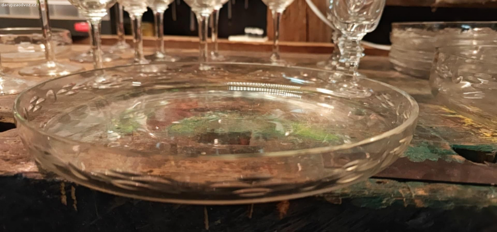 sklenice, misky. bez prasklin a zřejmě nepoužívané