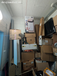 Sklep plný krabic