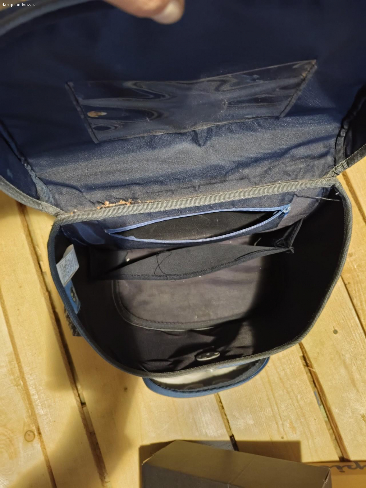 školní aktovka. Školni aktovka bez vad, jako nová