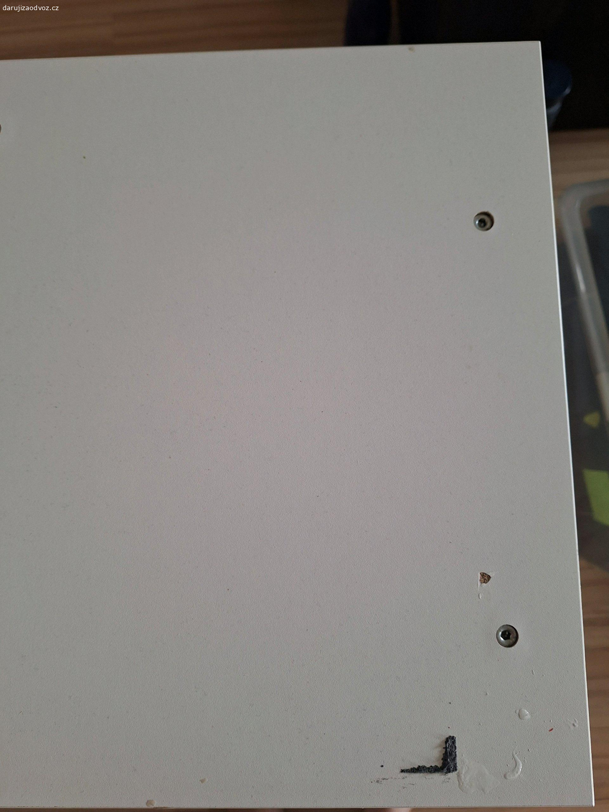 skříň pod akvarium. rozmery viz obrazek. dobry stav. lehce poskozena horni deska.