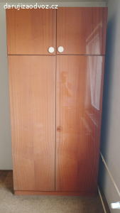 Skříň s nastavcem