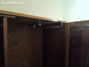 Skříň šatní