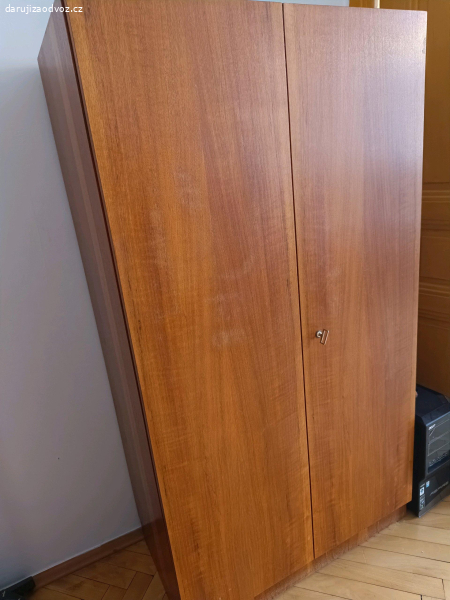 Skříň šatní