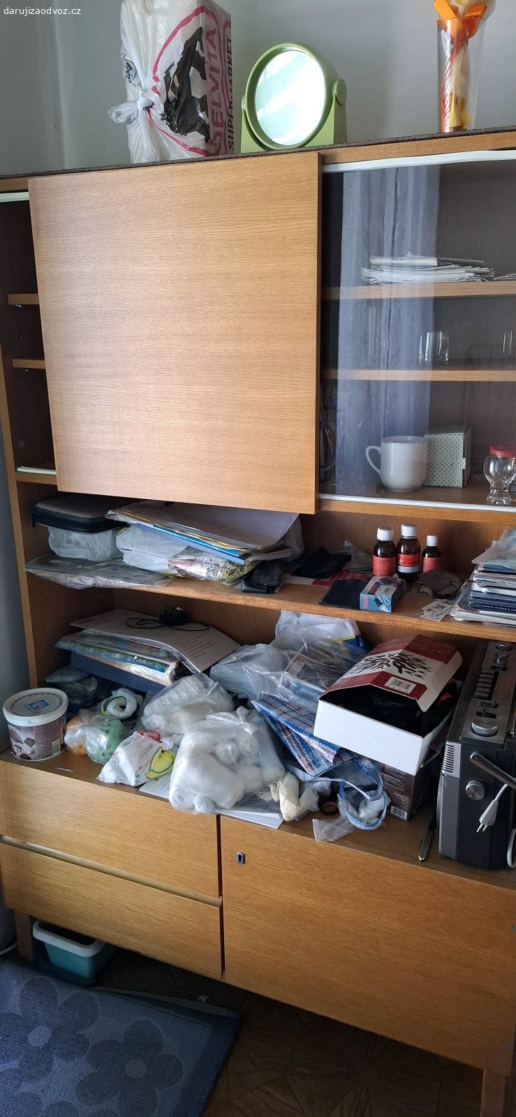 skříňe za odvoz. kompletní skříně a kuchyň