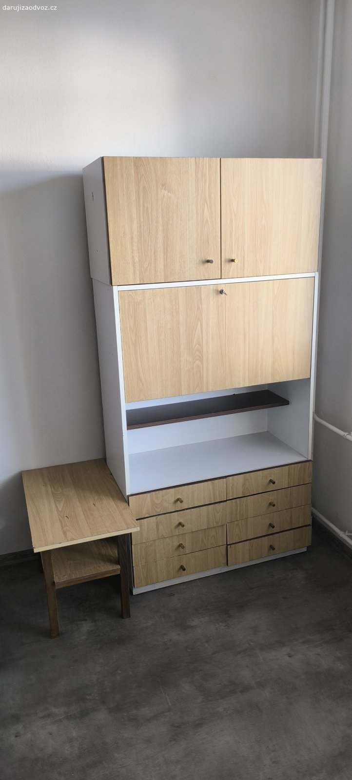 Skříně. Odběr pouze všech najednou. V sobotu 8.11