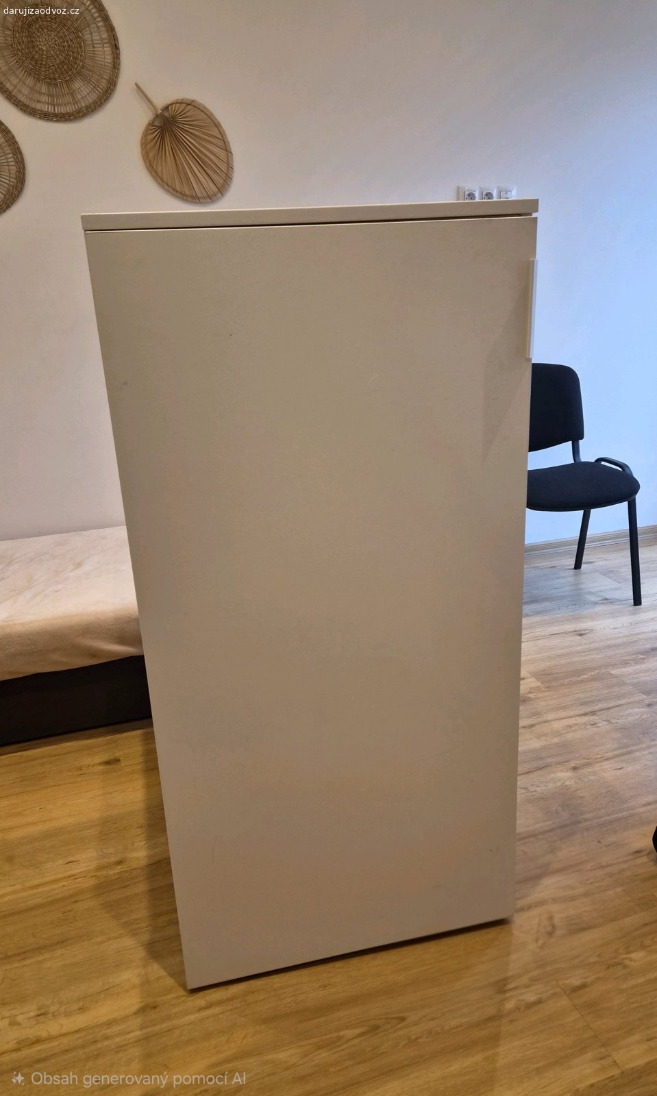 Skříňka bílá 122 x 60 x 42 cm, 2 ks. Nabízím za odvoz 2 bílé skříňky, rozměry 122 x 60 x 42 cm. Místy drobné oděrky od používání, spíše ale jen uvnitř, celkově v pěkném stavu. K vyzvednutí v Novém Jáchymově u Berouna.