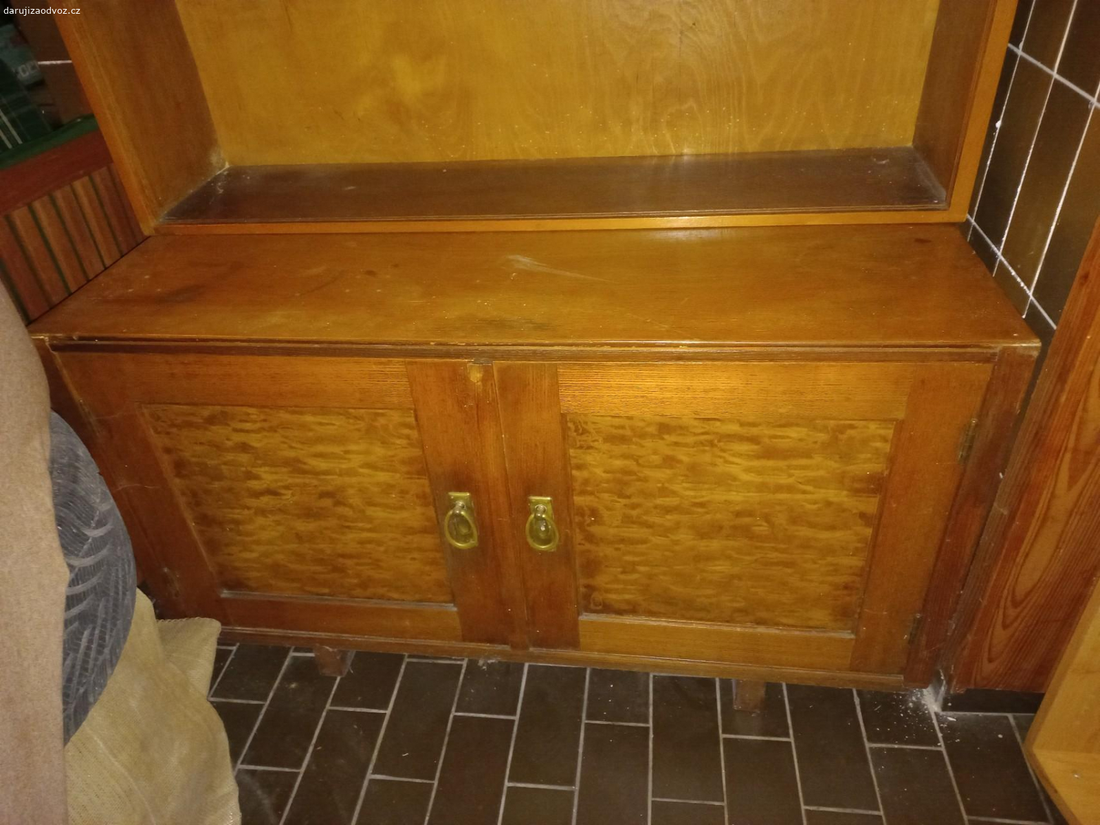 Skříňka s poličkou. Skříňka a polička
108x65x55 a 108x25x30