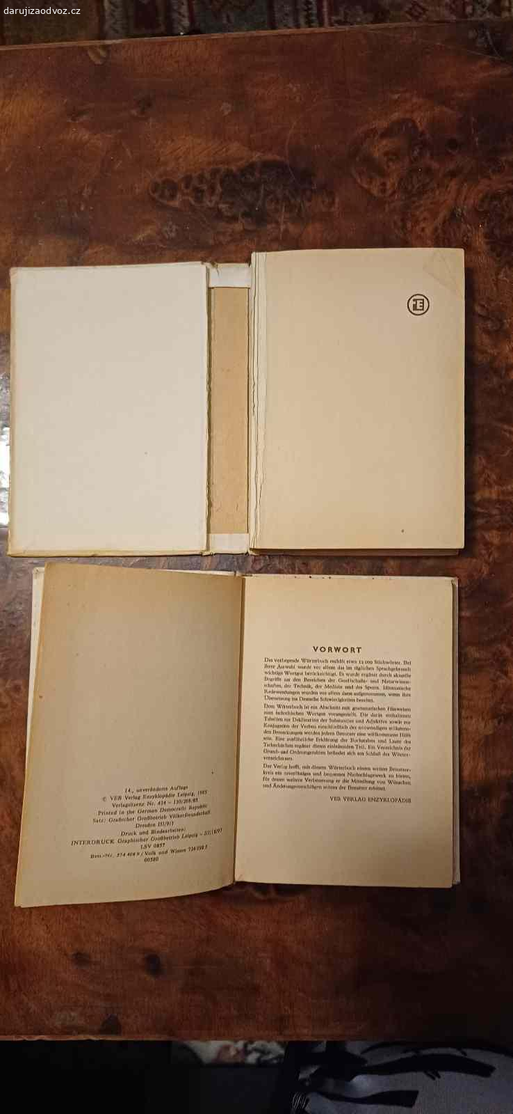 Slovniky. Daruji slovniky Cesko-nemecky a Nemecko-cesky, z roku 1984, poskozeni viz foto. Pouze osobni vyzvednuti Dittrichova ulice.