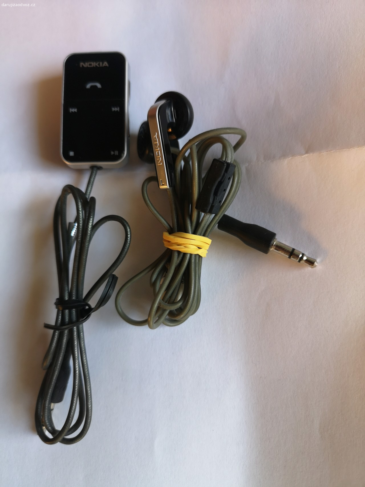 Sluchátka. Sluchátka Nokia osobní předání zdarma. Při zaslání 300kč paušál.