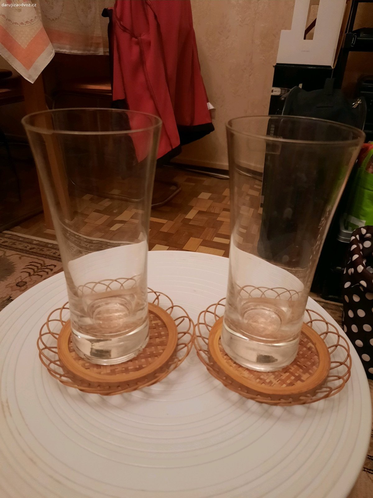 Souprava/nesouprava pro dva. 2 hrnečky, 2 vysoké skleničky, 2 nízké skleničky. Nápoje vlastní ?. Preferuji osobní převzetí před zasíláním.