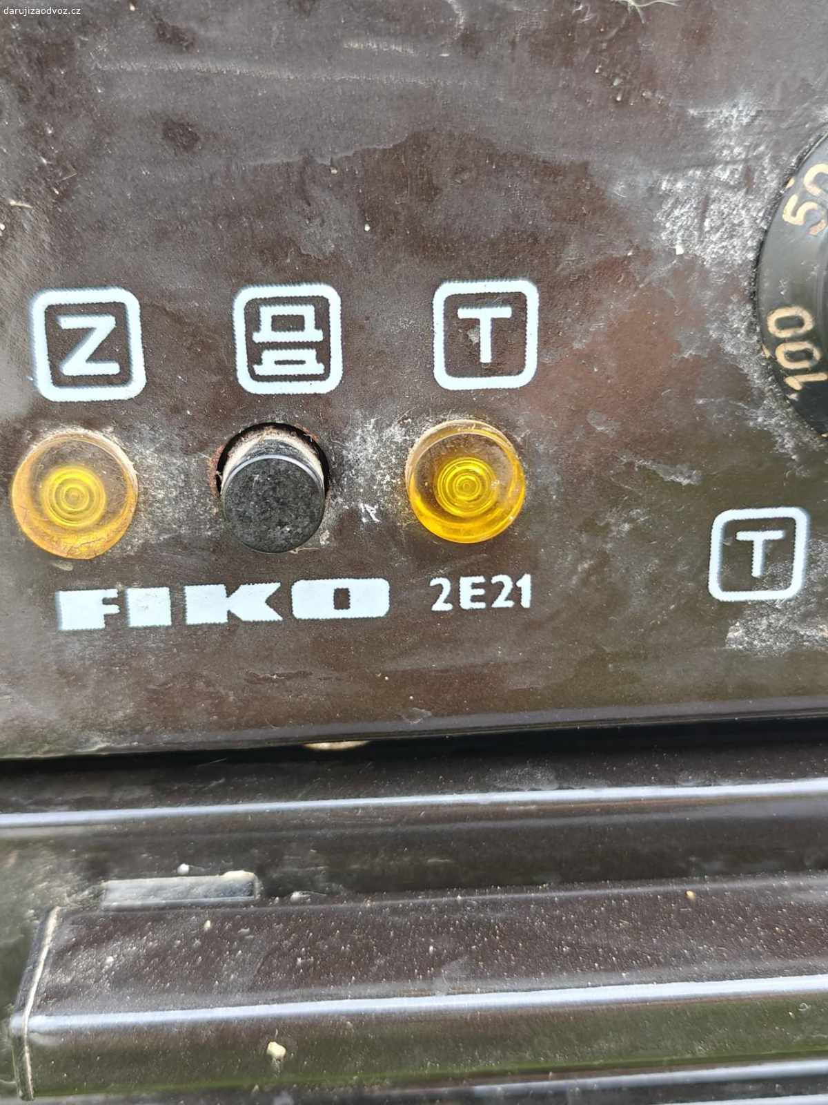 sporák elektrický. nabízím starší elektrický sporák s troubou. nabídka platná do 18 srpna. sporák by měl být funkční ale nemám odskoušeno. nálezový stav na půdě