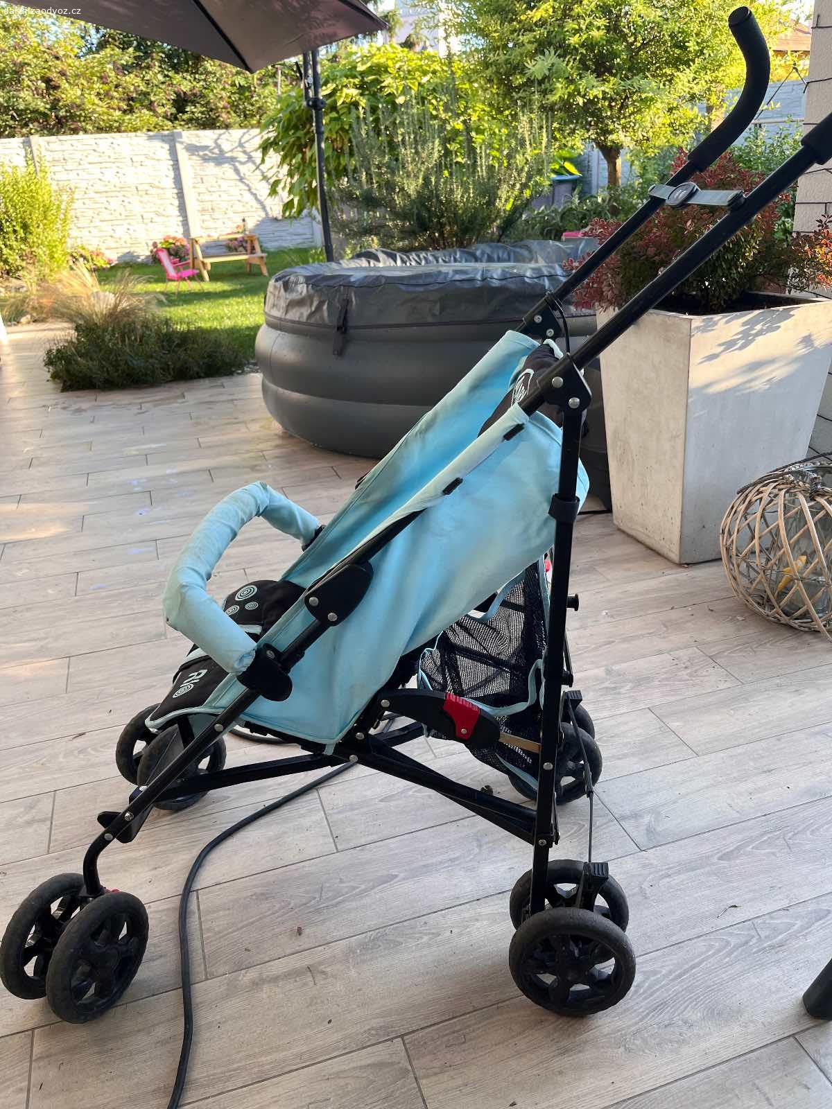 Sportovní kočárek. Daruji za odvoz kočárek. Ma už něco za sebou ale je funkční