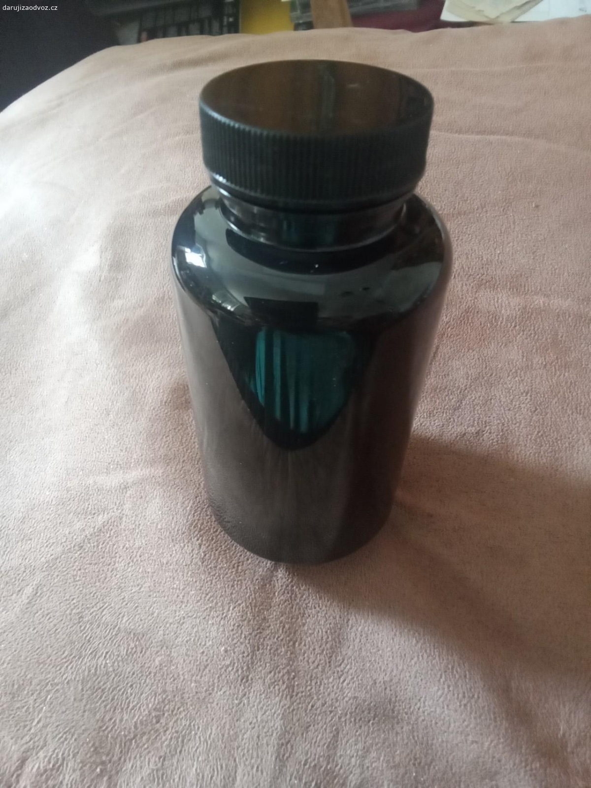 šroubovací plastové lahvičky. asi 20 kusů a 2dcl, můžu poslat