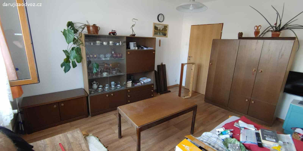 Stará obývací stěna, skříně