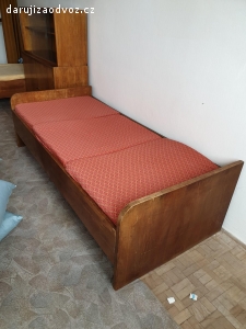 Stará postel za odvoz