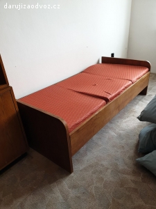 Stará postel za odvoz