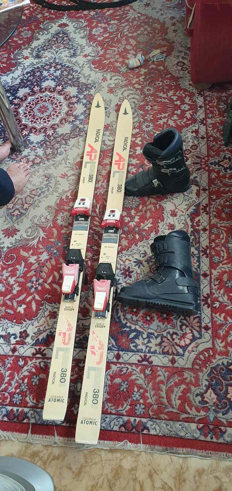 Staré lyže, boty 36, lyže cca 145cm. Staré, používané.
Boty zn. BOTAS.