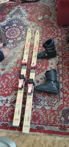 Staré lyže, boty 36, lyže cca 145cm. Staré, používané.
Boty zn. BOTAS.