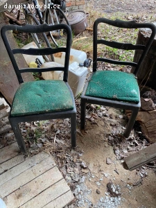 staré židle na renovaci